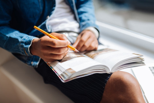 Close up of male hand that holding pencil