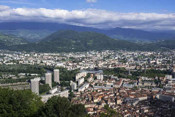 Fototapeta na wymiar Blick auf Grenoble und Alpen, Frankreich