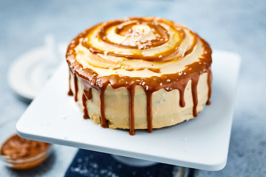 Salted caramel and banana drip cake 