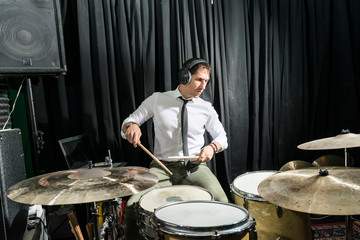 Fototapeta na wymiar Man playing the drums.