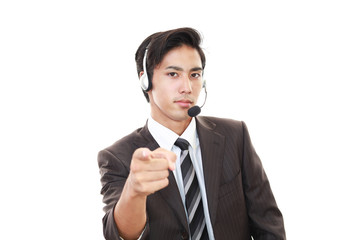 指示する笑顔のオペレーター