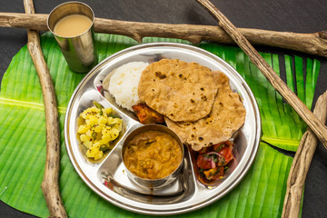 典型的なインドカレー　Curry and Chapati typical Indian food