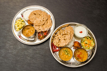 典型的なインドカレー　Curry and Chapati typical Indian food