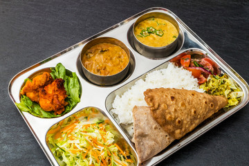 典型的なインドカレー　Curry and Chapati typical Indian food