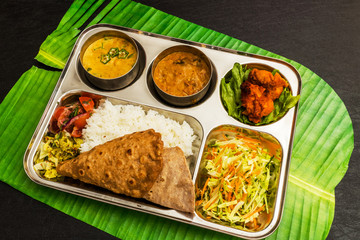 典型的なインドカレー　Curry and Chapati typical Indian food