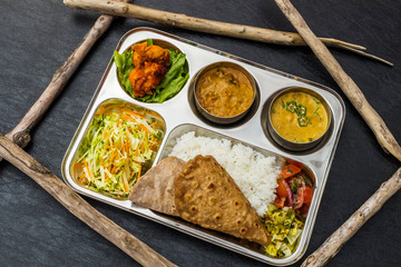 典型的なインドカレー　Curry and Chapati typical Indian food