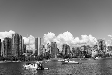 Obraz premium VANCOUVER Canada vista del mar, la ciudad y veleros en blanco y negro
