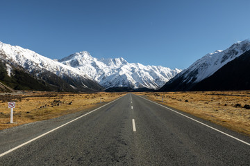 Beautiful South Island scenery around The Southern Alps and Lake Pupuki