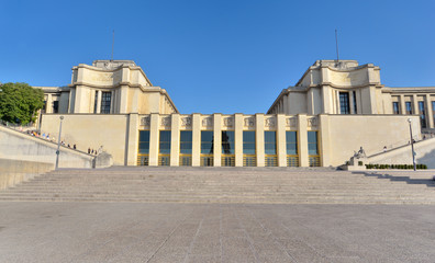 Fototapeta na wymiar view on palais of chaillot in Paris under blue sky