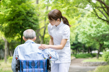 高齢者　リハビリイメージ