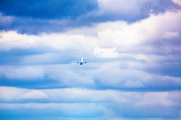 Startendes Flugzeug 
