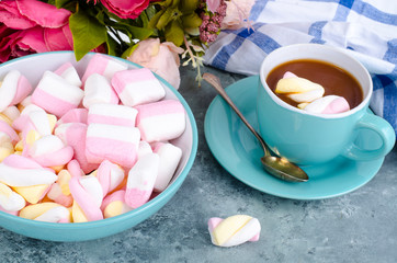 Obraz na płótnie Canvas Hot chocolate in blue cup with marshmallows
