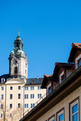 Fototapeta premium Blick aus der Altstadt von Rudolstadt auf das barocke Residenzschloss Heidecksburg