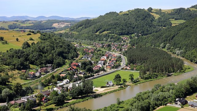 widok z zamku Rytro, g&oacute;rski krajobraz, rzeka