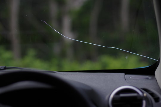 フロントガラス破損