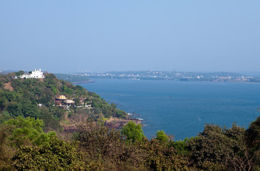 Fototapeta na wymiar India. Goa View of the sea and the old colonial buildings on the hill...