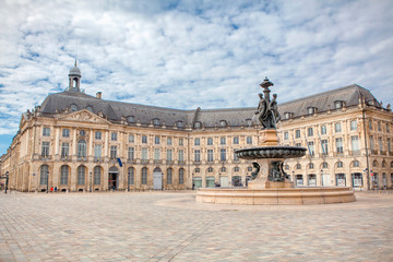 Fototapeta na wymiar Museum National des Douanes and Place de la Bourse in Bordeaux