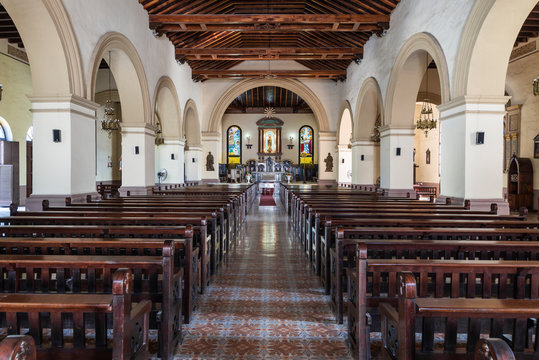 Kuba, Camag&uuml;ey;   Die Kathedrale von Camag&uuml;ey , " Catedral Metropolitana ".