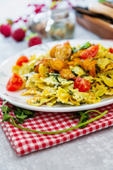 Chicken and spinach pasta with ricotta