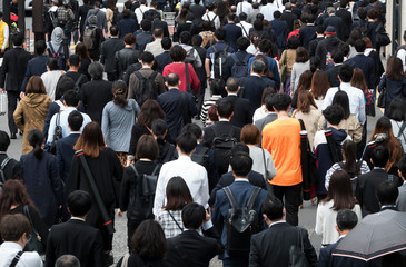 東京　通勤　春　5月　群衆