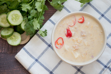 Tao Jiaw Lone (Herbed soya beans with minced pork in coconut milk)