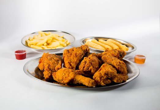 Pollo broaster con papas y yuca 