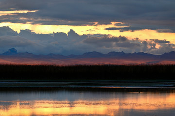 Fototapeta na wymiar Beautiful sunset on the shores of Lake Junin