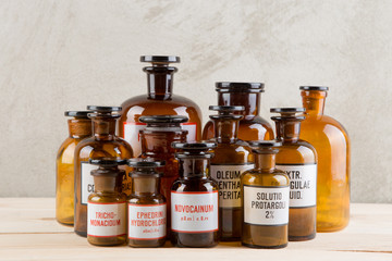 Obraz na płótnie Canvas Retro pharmacy - vintage pharmacy bottles on wooden board