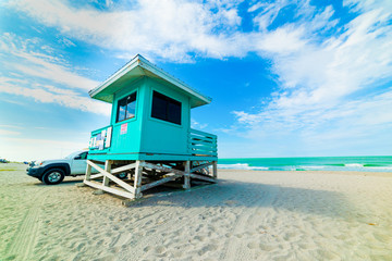 Fototapeta premium Lifeguard tower and truck in Venice beach