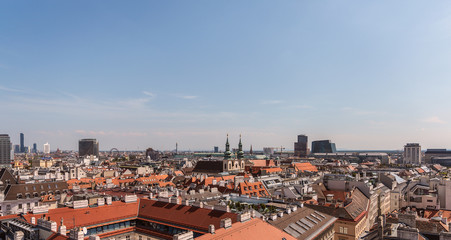 Fototapeta premium Widok z lotu ptaka Wiednia z północnej wieży katedry św. Szczepana, symbol Wiednia.
