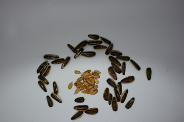 snacks from sunflower seeds that are ready to be eaten because they have been peeled, but some are still intact to be opened