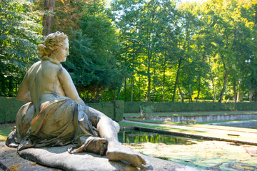Statue jardin français