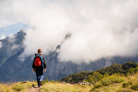 Hiking the Liechtensteiner Panoramaweg (Route 66) // Stage Two: The second day hiking the Panoramaweg through the clouds from Gasthaus S&cedil;cka in Steg to the Gaffadura-H&cedil;tte.