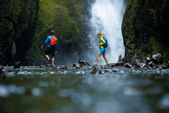 Couple hiking at Columbia River Gorge