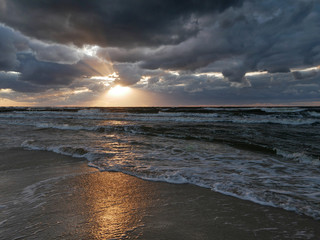 Morze zachód słońca - dramatyczne niebo - obrazy, fototapety, plakaty
