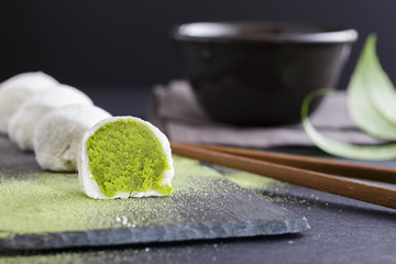 Preparation of Japanese mochi from rice dough