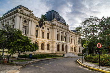 Fototapeta na wymiar Faculdade de direitos UFPE Recife