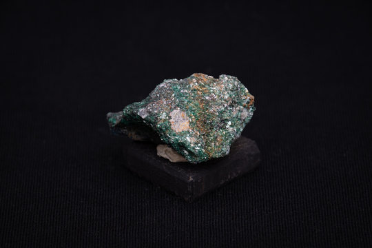 Fuchsit India crystal diamond gemstone gem jewel mineral precious stone
