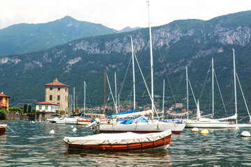 Fototapeta na wymiar Boats near the pier