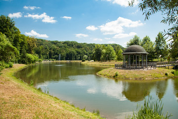 Obraz premium Feofania is the youngest garden in Kiev, an excellent example of landscape architecture. Pond in summer sunny day