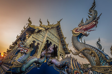 Fototapeta na wymiar Buddhistischer blauer Tempel in Chiang Rai, Thailand