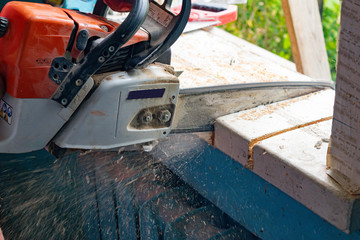 work with a chainsaw when installing Windows