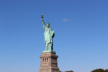 Fototapeta na wymiar The imposing statue of liberty