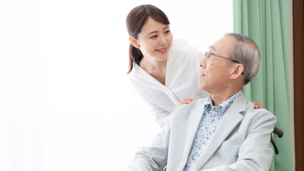 高齢者　介護イメージ