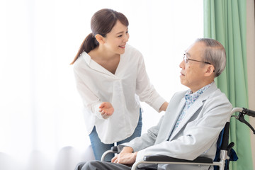 高齢者　介護イメージ