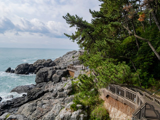 Obraz premium Wooden trail along the shore in Haeundae