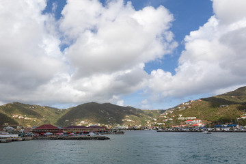 Fototapeta premium cloudy sky over island town