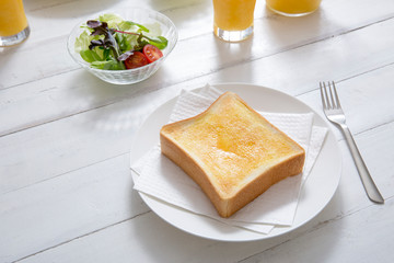 バタートーストの朝食