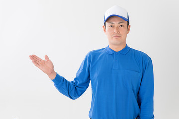 配達員の男性