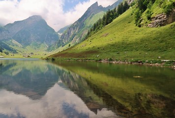 Wasserspiegelung am Seealpsee, Alpstein, Ostschweiz